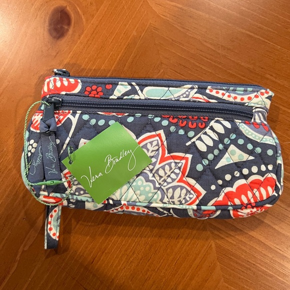 NWT Vera Bradley Quilted Fabric Wristlet - Nomadic Floral - Picture 1 of 6